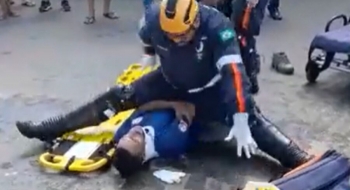 Socorrista do Samu que viralizou após cair sobre paciente diz que escorregou no óleo